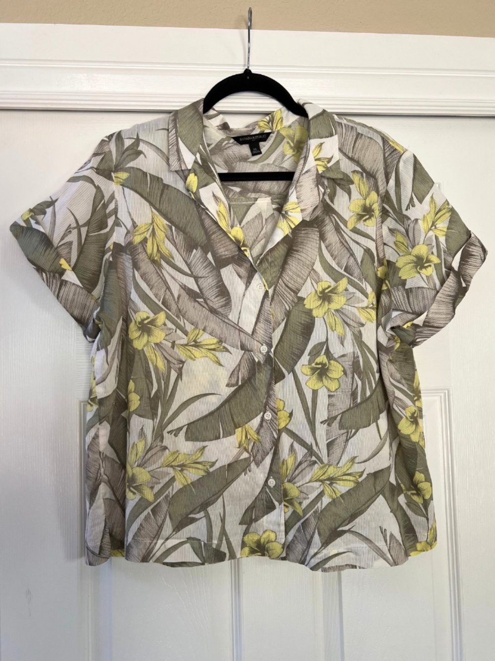 Banana Republic Women's Button Up Shirt